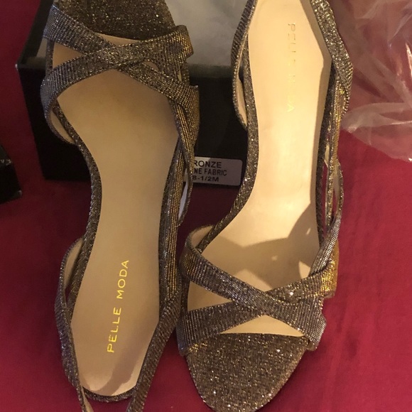 Pelle Moda two-tone fabric. Worn once - Picture 3 of 4